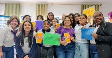 Educação alcança quase 600 alunos em debates para valorizar mulheres e programa ações para junho