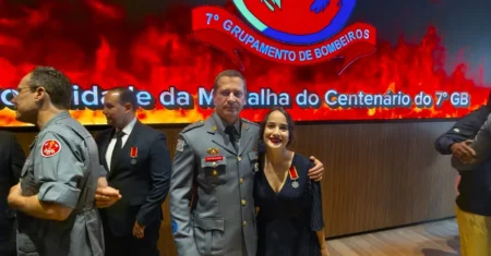 Engenheira da Defesa Civil de Campinas recebe Medalha do Sétimo Grupamento de Bombeiros