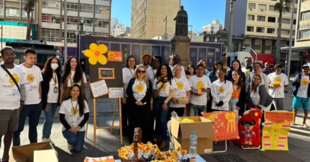 Centro POP encerra Maio Laranja distribuindo 750 fuxicos e mobilizando população em situação de rua