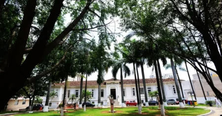 Campinas apoia campanha nacional de prevenção a queimaduras e ilumina Paço Municipal de laranja em junho