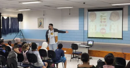 Cinema conduz debates sobre prevenção à violência sexual com jovens do Vida Nova