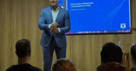 Curso orienta servidores sobre finanças pessoais, consumo consciente e gestão de dívidas