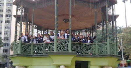 Alunos de Campinas percorrem roteiro a pé por locais emblemáticos na trajetória de Carlos Gomes