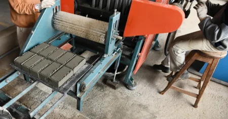 Fábrica de blocos garante economia de 40% em obras da Secretaria de Serviços Públicos