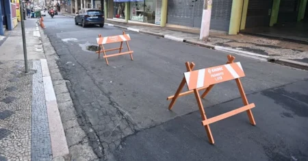 Serviços Públicos conclui reparo em galeria na Barão de Jaguara; interdição no trânsito segue até esta quinta