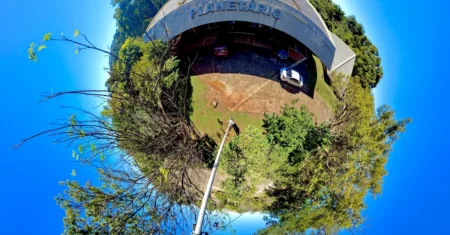 Planetário de Campinas oferece viagem pelo céu com mais de três mil estrelas em projeções na cúpula